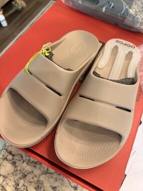 Oofo unisex nomad TAN slide shoe men’s 9/  women 11 new without box